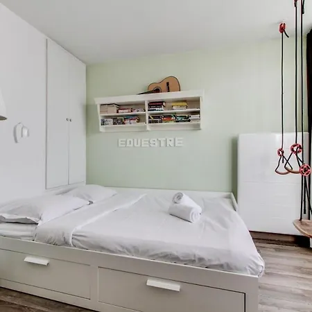 Cosy Duplex Near Nation Station By Guestready *